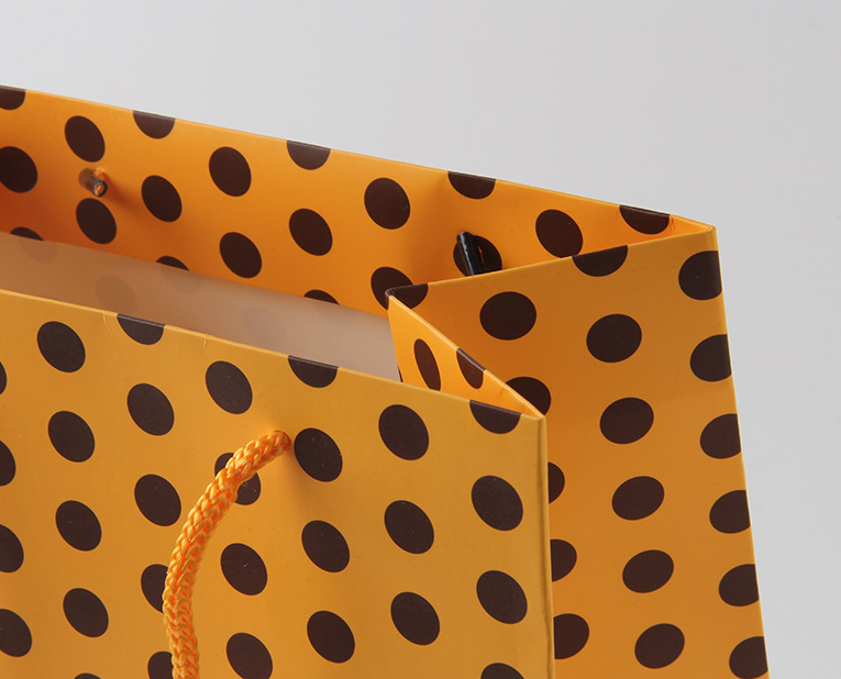 手表紙袋生產廠家分析紙張白度在其他行業的情況 手表紙袋生產廠家分析紙張白度在其他行業的情況