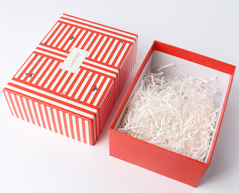 內(nèi)衣包裝訂做時(shí)紙張壓痕和線痕的組成因素 內(nèi)衣包裝訂做時(shí)紙張壓痕和線痕的組成因素