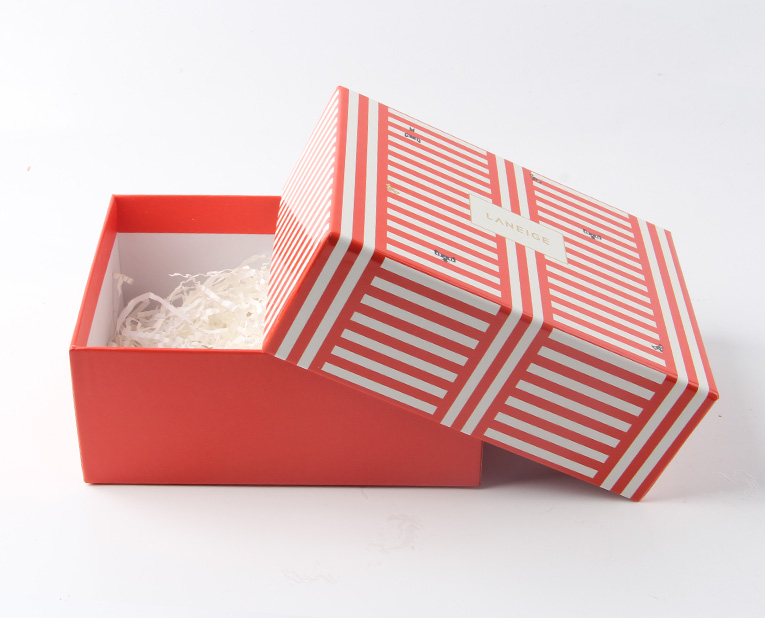 內(nèi)衣包裝訂做時(shí)紙張壓痕和線痕的組成因素 內(nèi)衣包裝訂做時(shí)紙張壓痕和線痕的組成因素