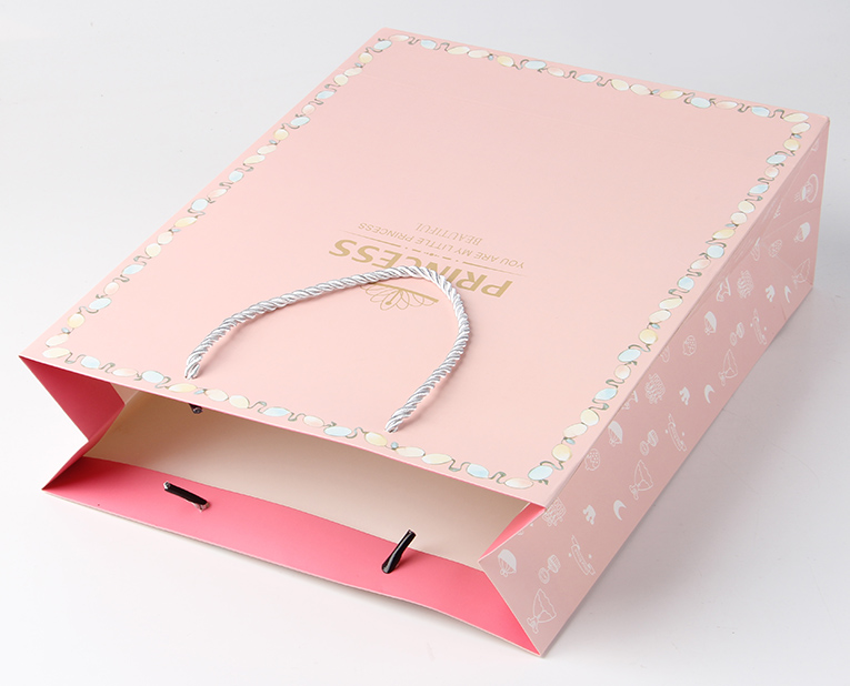 需要內衣禮品袋訂制的商家為什么會選擇這種材質呢 需要內衣禮品袋訂制的商家為什么會選擇這種材質呢