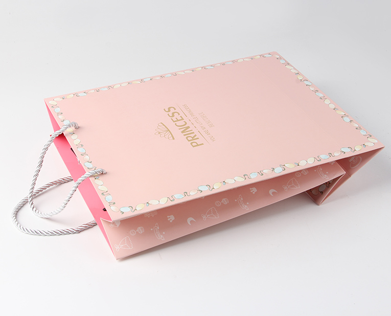 需要內衣禮品袋訂制的商家為什么會選擇這種材質呢 需要內衣禮品袋訂制的商家為什么會選擇這種材質呢