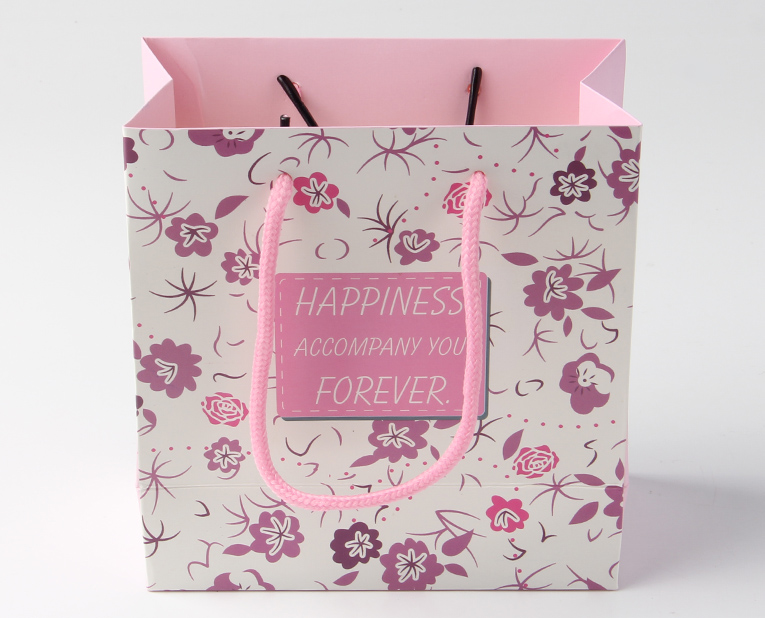 內衣禮品袋定做的中型牛皮紙手挽袋為什么要半機械半人工 內衣禮品袋定做的中型牛皮紙手挽袋為什么要半機械半人工