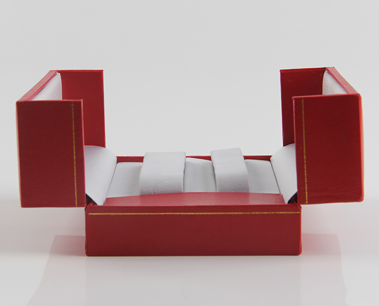 你的盒子油墨脫粉?看看手表包裝盒生產廠家是怎么解決的吧 你的盒子油墨脫粉?看看手表包裝盒生產廠家是怎么解決的吧