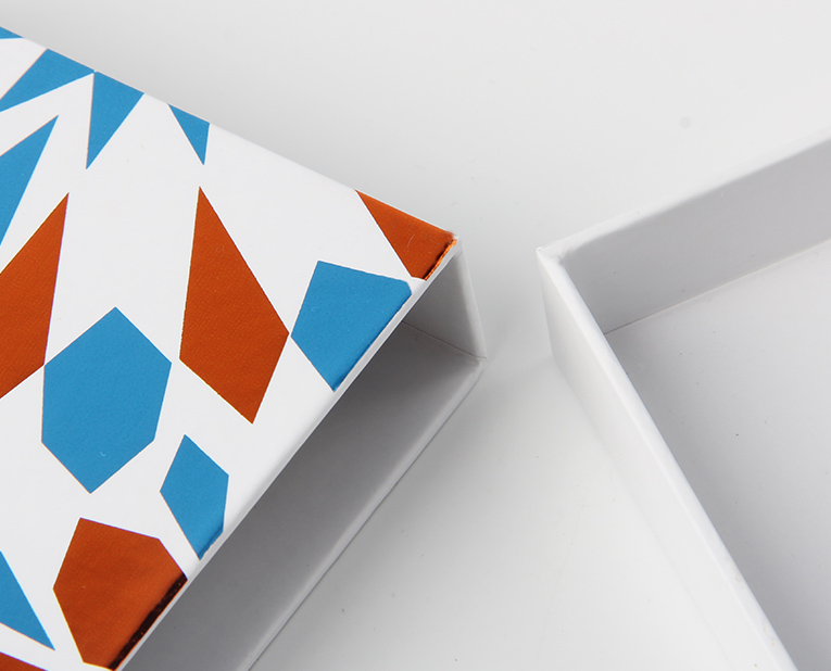 另外一個印刷出現白點的原因終究被面膜精裝盒廠家斬落 另外一個印刷出現白點的原因終究被面膜精裝盒廠家斬落