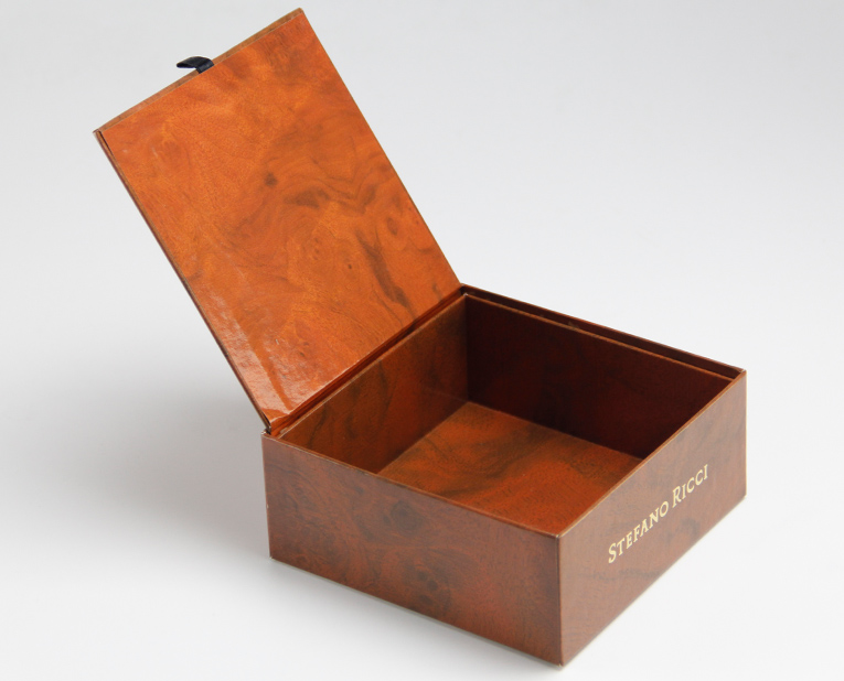 擔(dān)心定制的手環(huán)盒不能如期,被色帶不齊拖累?廠家需要這樣做! 擔(dān)心定制的手環(huán)盒不能如期,被色帶不齊拖累?廠家需要這樣做!