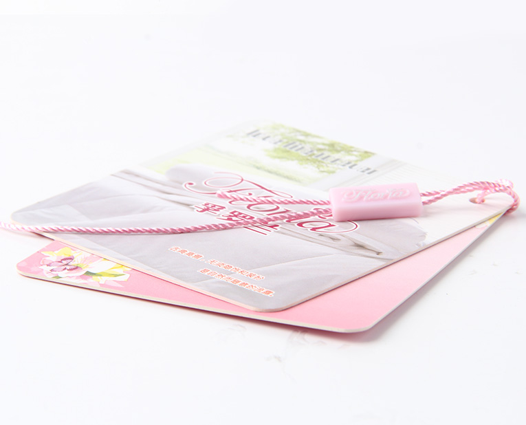 t恤吊牌在定做中,挑戰(zhàn)著色力的中性灰 t恤吊牌在定做中,挑戰(zhàn)著色力的中性灰