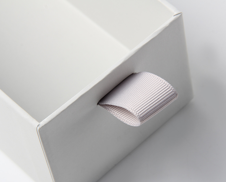 香水盒子如果訂做之后不及時分離這兩個東西就炸了 香水盒子如果訂做之后不及時分離這兩個東西就炸了