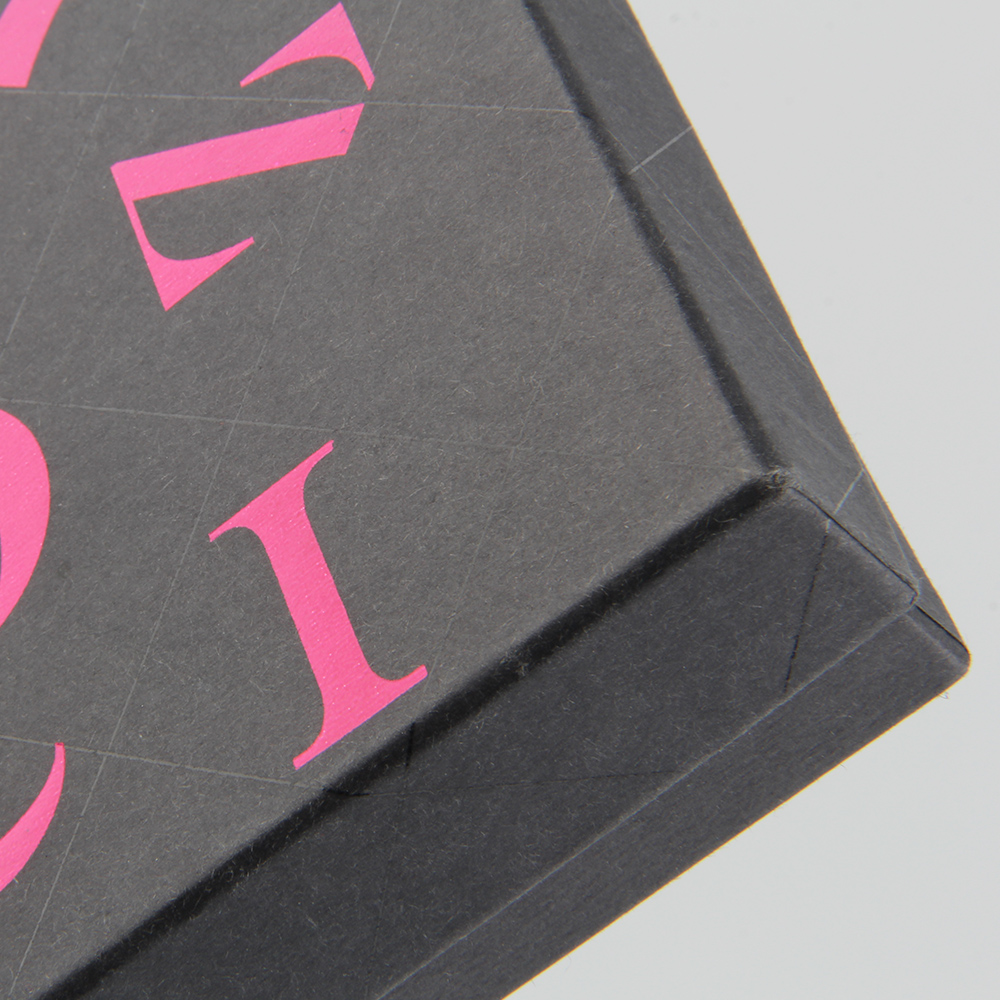 如果內(nèi)衣精裝盒廠是細(xì)心分析你的特種紙，是不會(huì)出現(xiàn)粘壞的