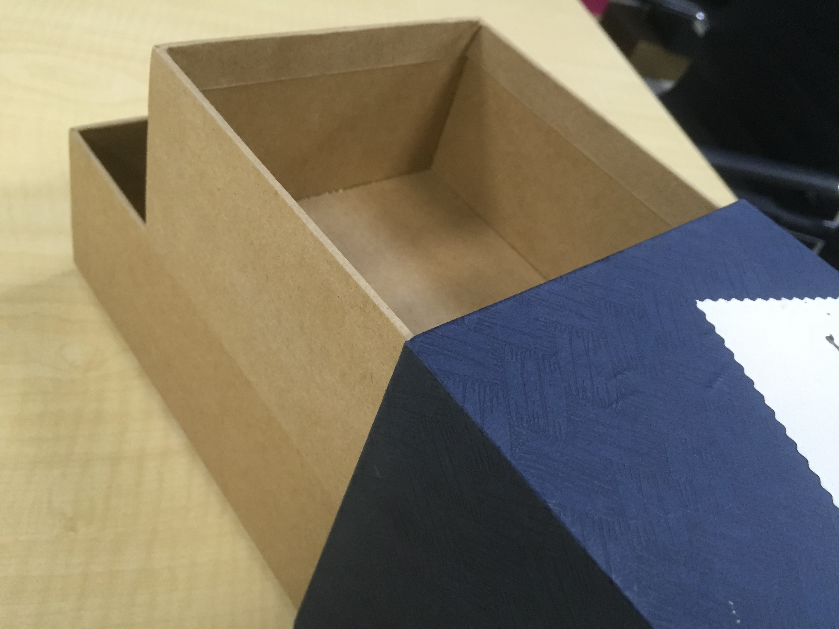 有保健品商家對禮品盒工廠的天地蓋不服，只好祭出雙開抽屜盒