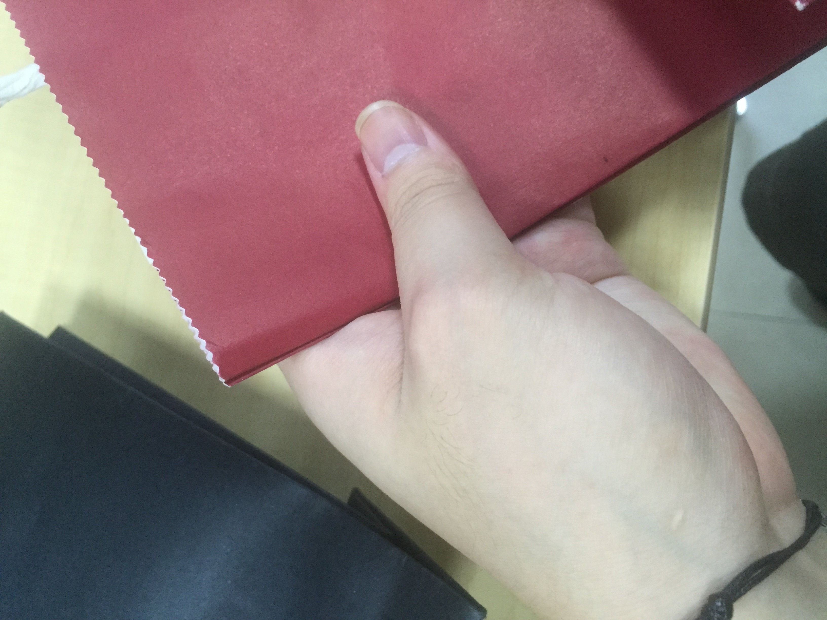 3個簡單細節的襯衫紙袋設計,能讓消費者有不一樣的體驗 3個簡單細節的襯衫紙袋設計,能讓消費者有不一樣的體驗