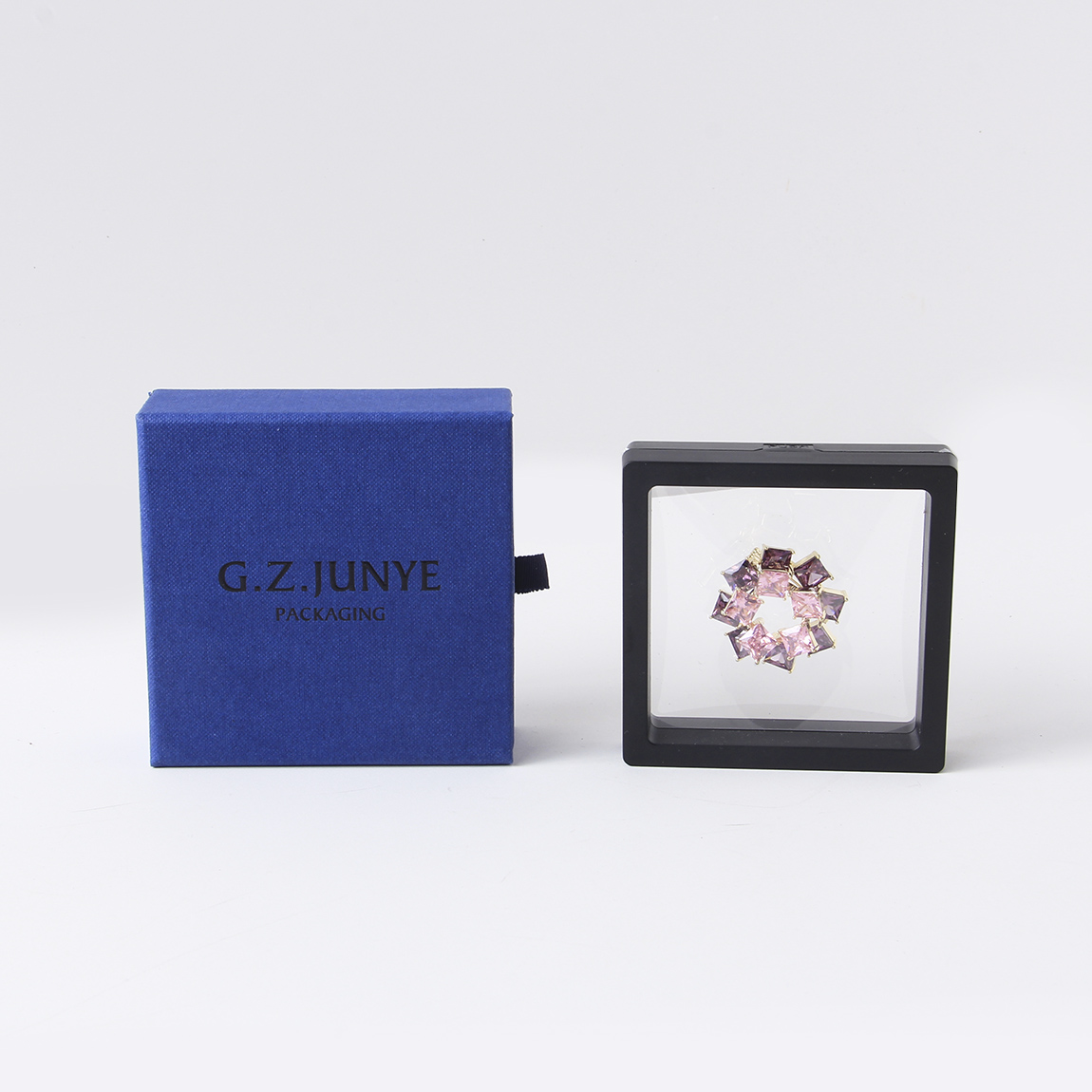 紙質(zhì)珠寶包裝盒會有哪些生產(chǎn)上的細(xì)節(jié)需要注意? 紙質(zhì)珠寶包裝盒會有哪些生產(chǎn)上的細(xì)節(jié)需要注意?