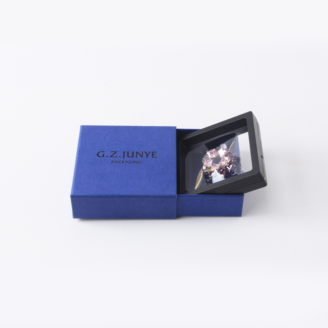 紙質(zhì)珠寶包裝盒會有哪些生產(chǎn)上的細(xì)節(jié)需要注意? 紙質(zhì)珠寶包裝盒會有哪些生產(chǎn)上的細(xì)節(jié)需要注意?